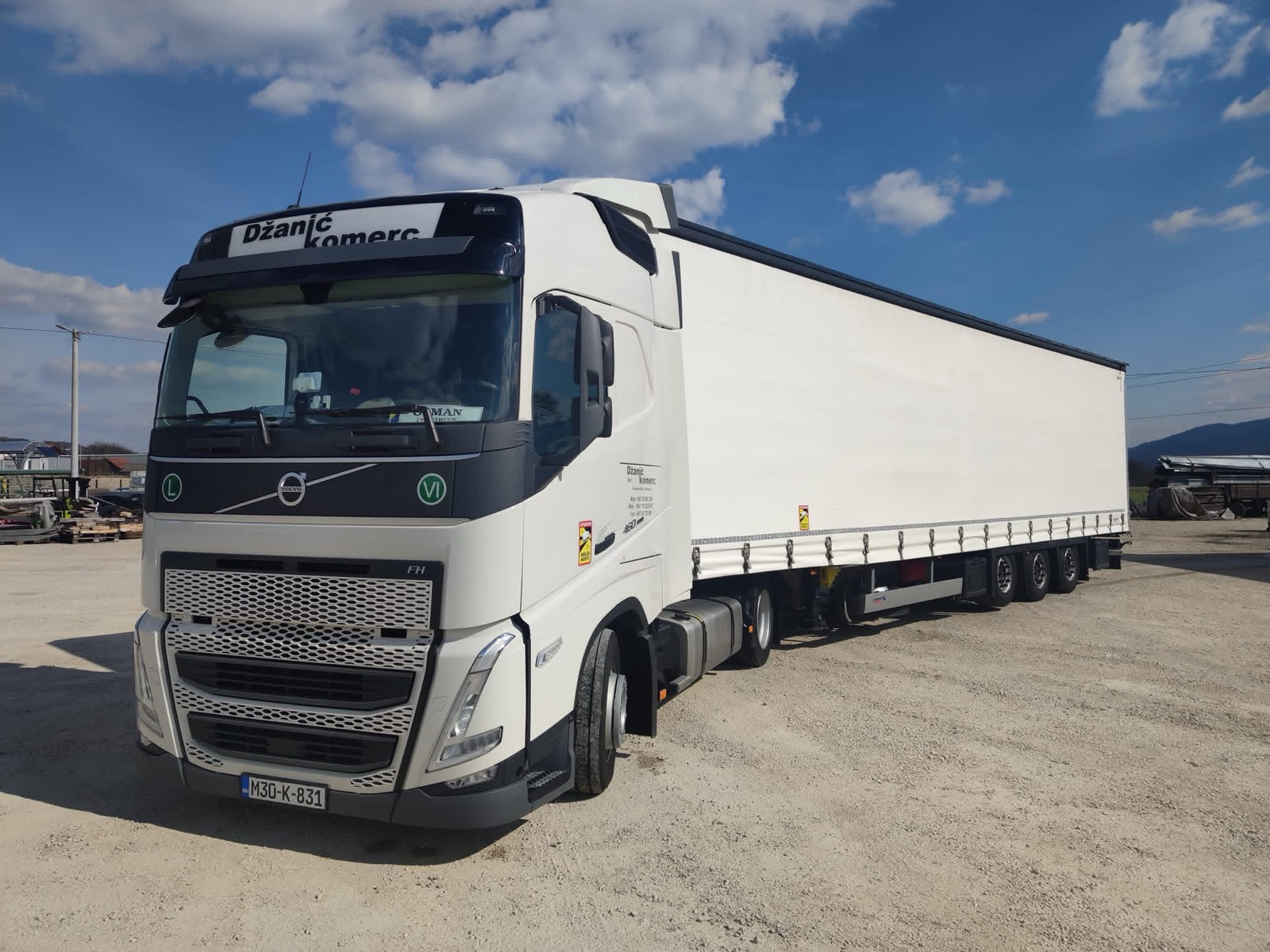 Volvo FH kamion Dzanic Komerc na putu