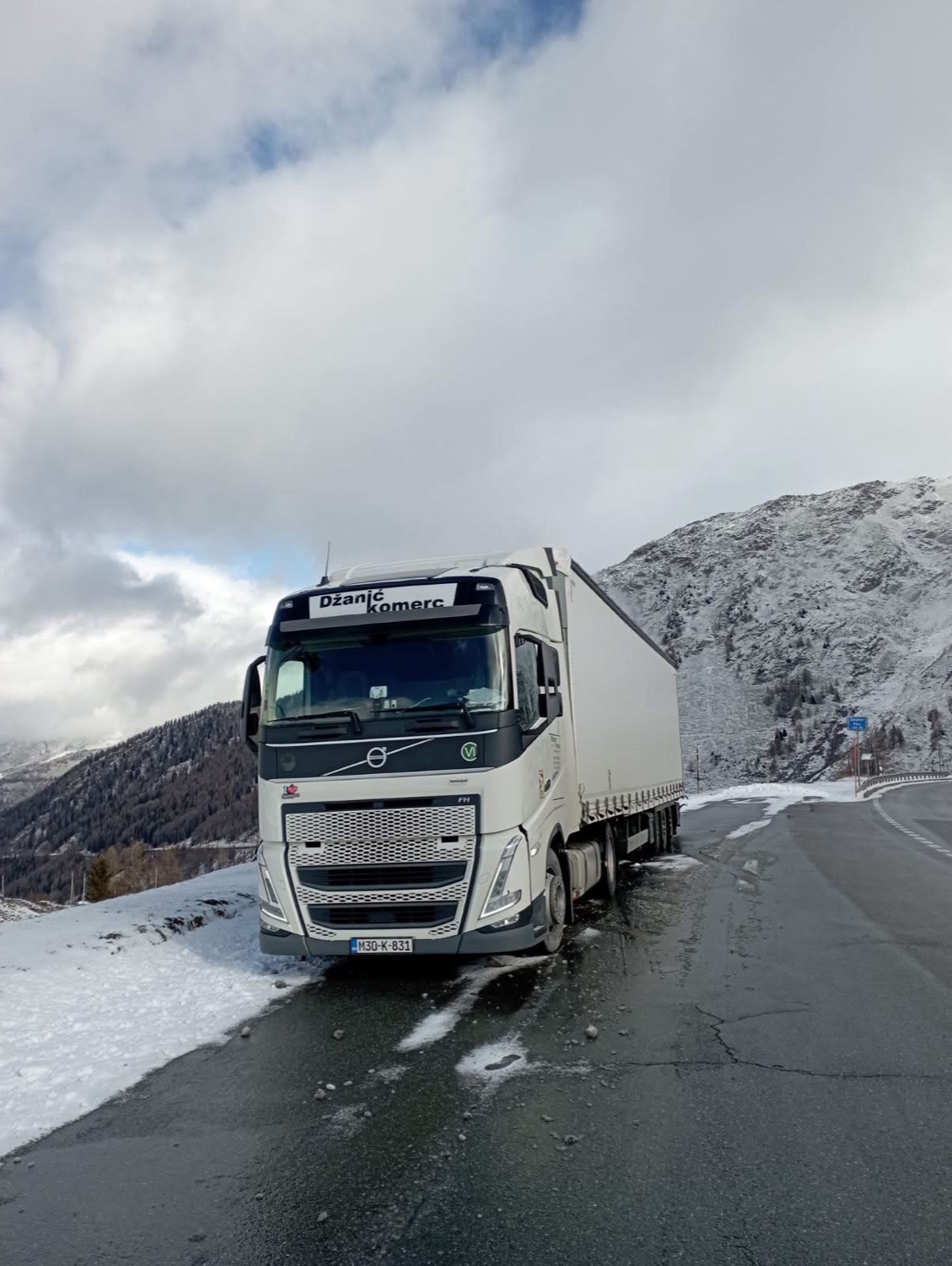 Volvo FH Dzanic Komerc na snježnom alpskom prevoju